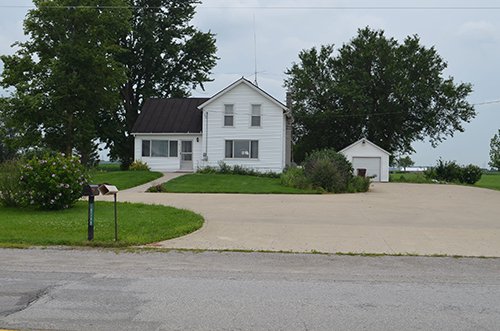 Property photo 1 - Real Estate Auction, 3 Bedroom country farm house on 1 acre in Allen County